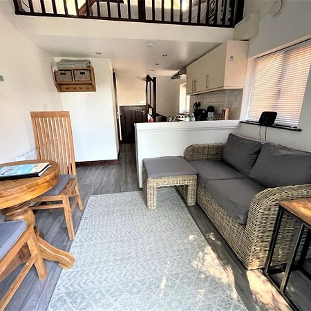The Stables - Detached Cottage With Private Garden & Hot Tub St Austell Buitenkant foto