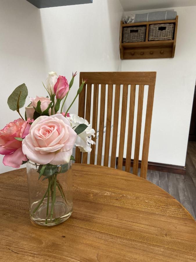 The Stables - Detached Cottage With Private Garden & Hot Tub St Austell Buitenkant foto